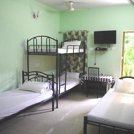 Joe And Marietta'S Guesthouse Calangute Ngoại thất bức ảnh