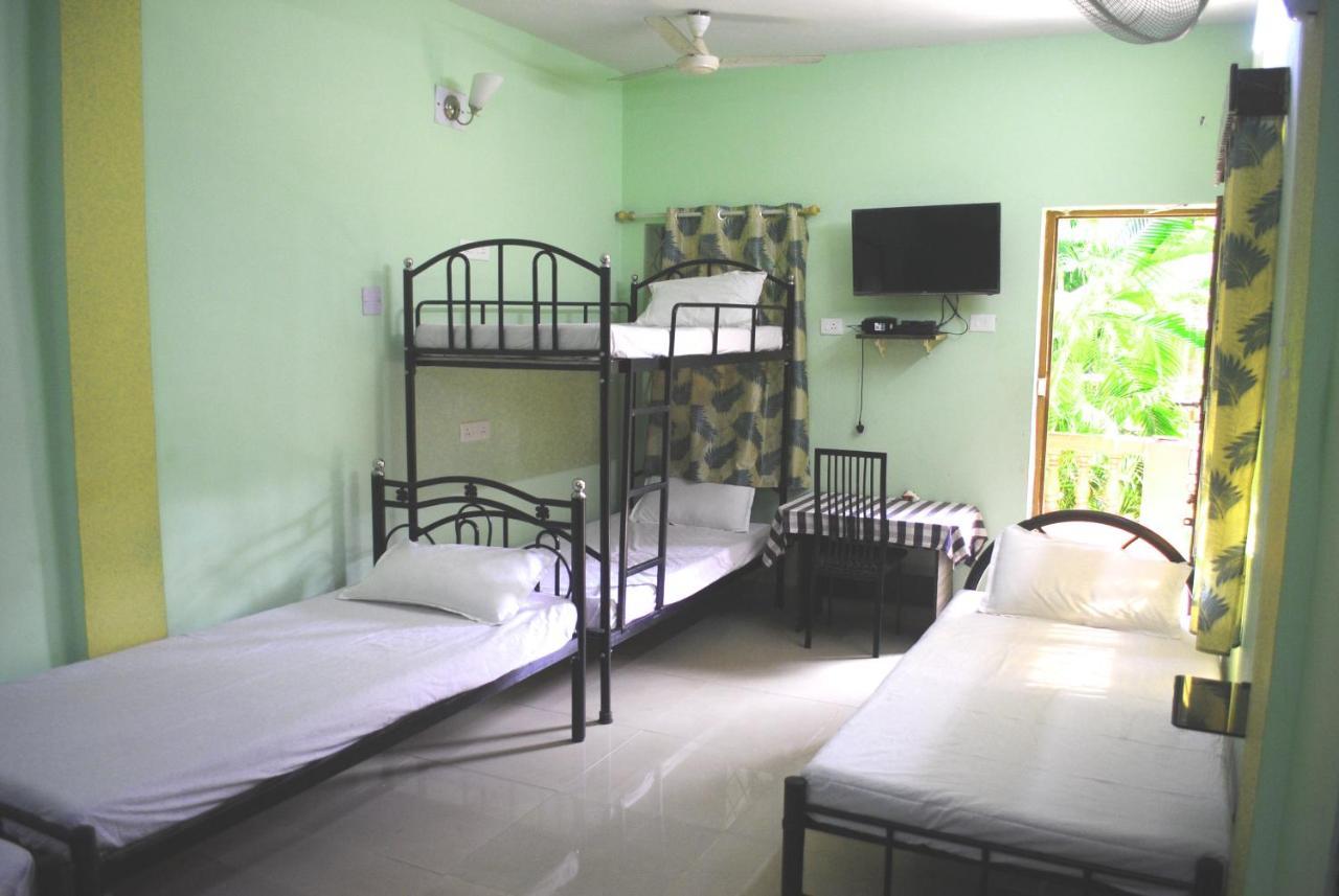 Joe And Marietta'S Guesthouse Calangute Ngoại thất bức ảnh