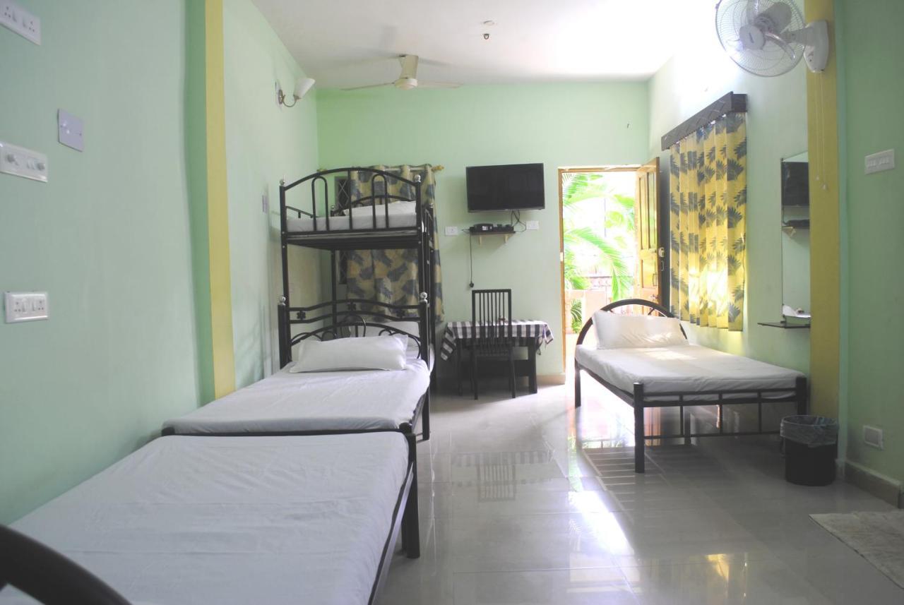 Joe And Marietta'S Guesthouse Calangute Ngoại thất bức ảnh