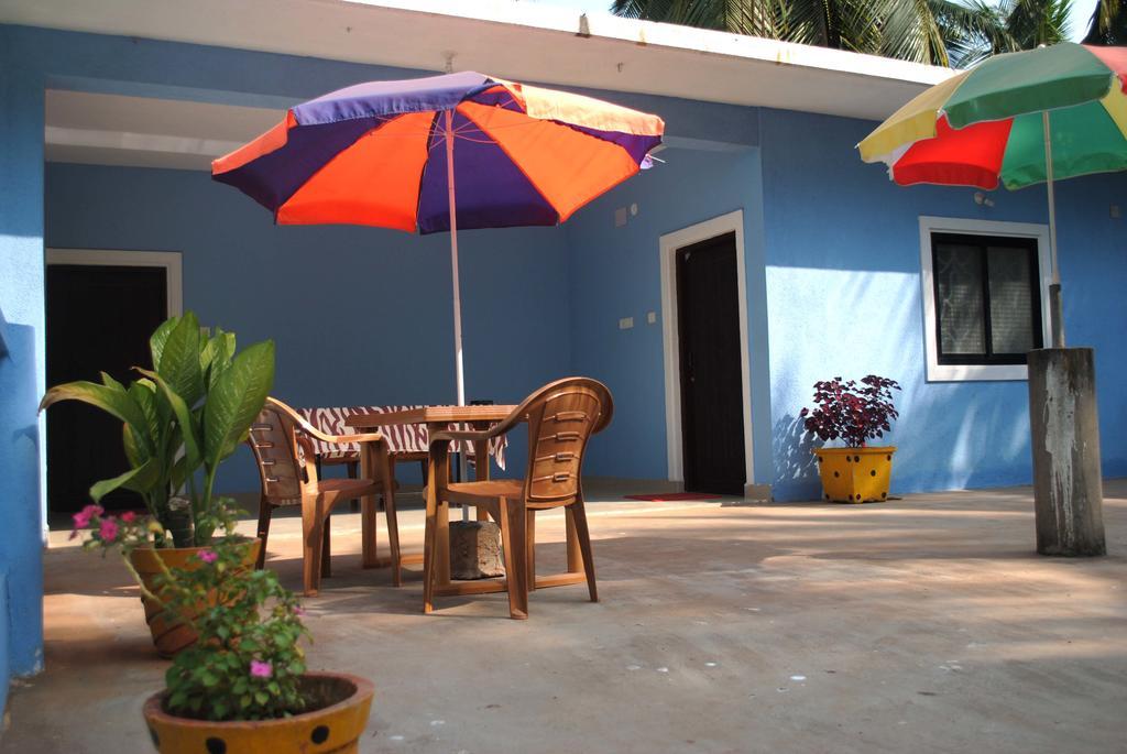 Joe And Marietta'S Guesthouse Calangute Ngoại thất bức ảnh