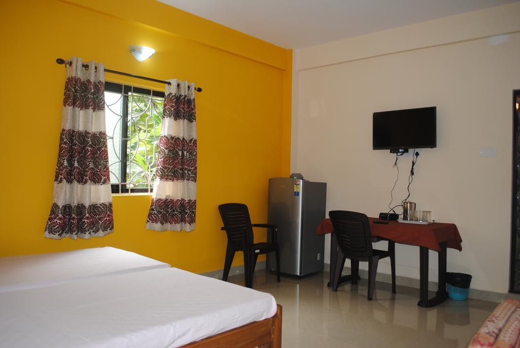 Joe And Marietta'S Guesthouse Calangute Ngoại thất bức ảnh