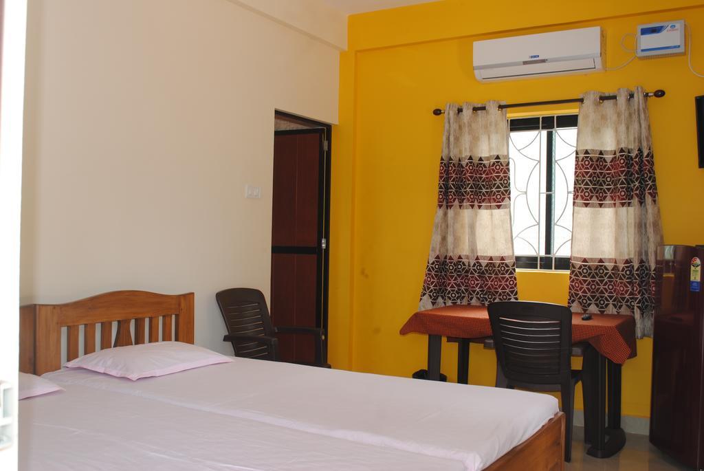 Joe And Marietta'S Guesthouse Calangute Ngoại thất bức ảnh