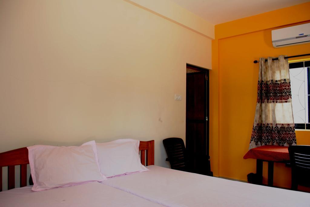 Joe And Marietta'S Guesthouse Calangute Ngoại thất bức ảnh